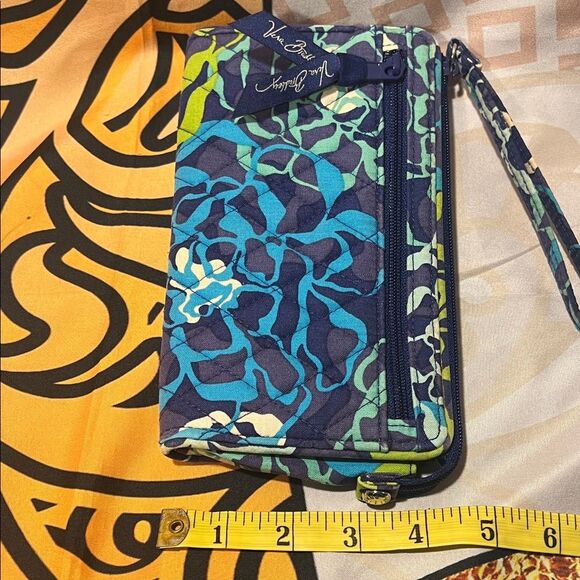 Vera Bradley Quilted Katalina Blues Wristlet Wallet - Picture 11 of 11